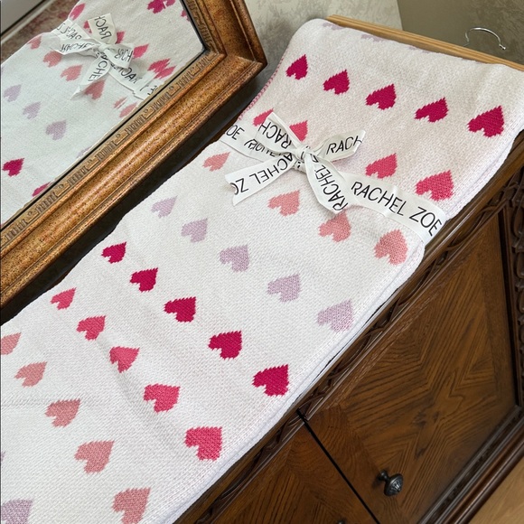 Rachel Zoe White Throw with Pink and Red Heart Pattern. Oversized 50” x 70”. - Picture 7 of 14